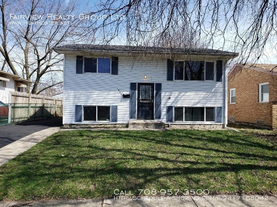 16449 Honore Ave - Photo 2 of 8