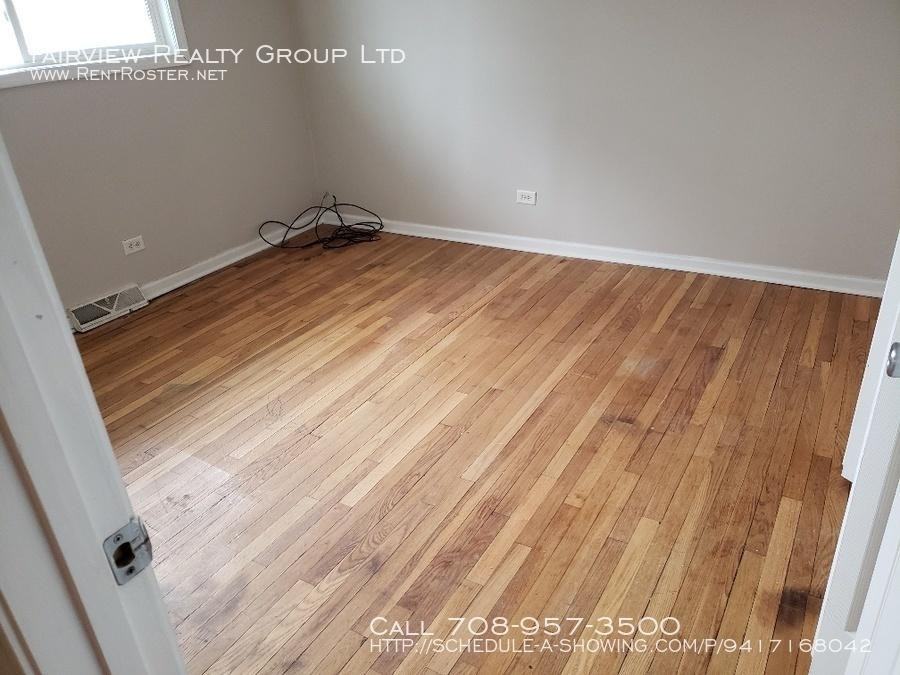 16449 Honore Ave - Photo 3 of 8