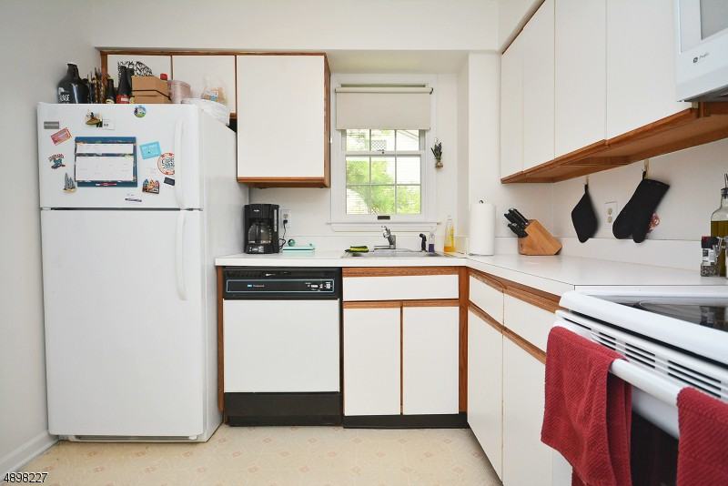 139 Jamestown Rd - Photo 3 of 17