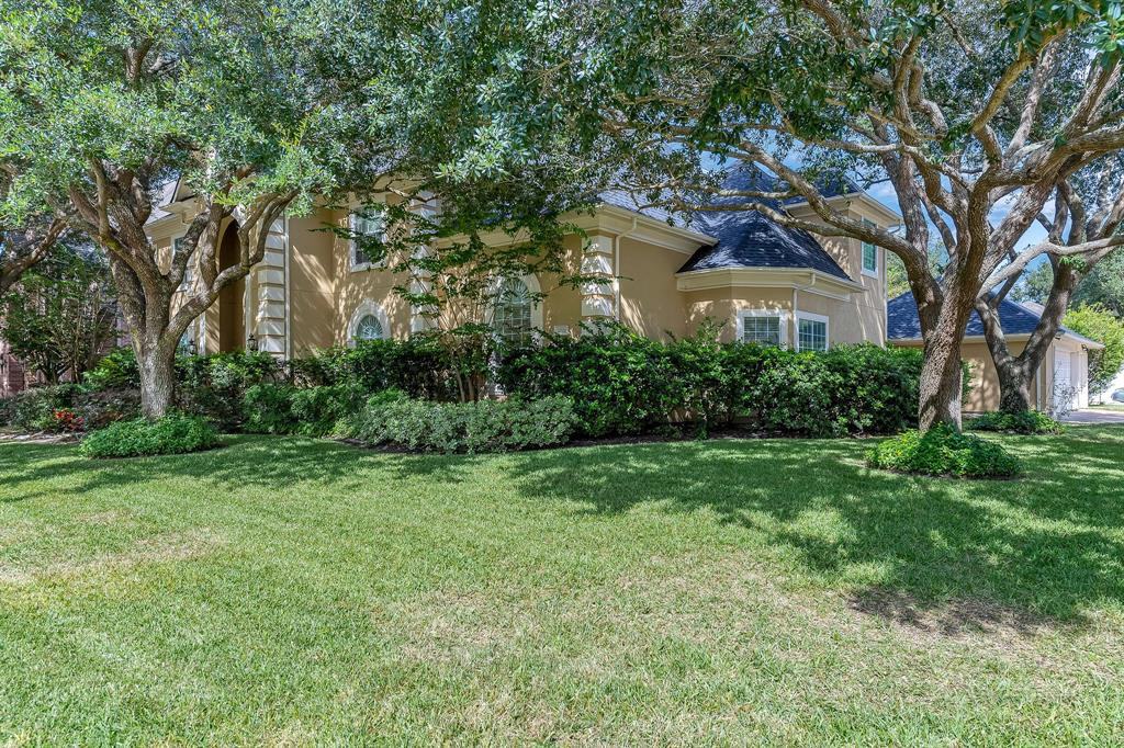 22702 Fossil Creek Cir - Photo 3 of 49