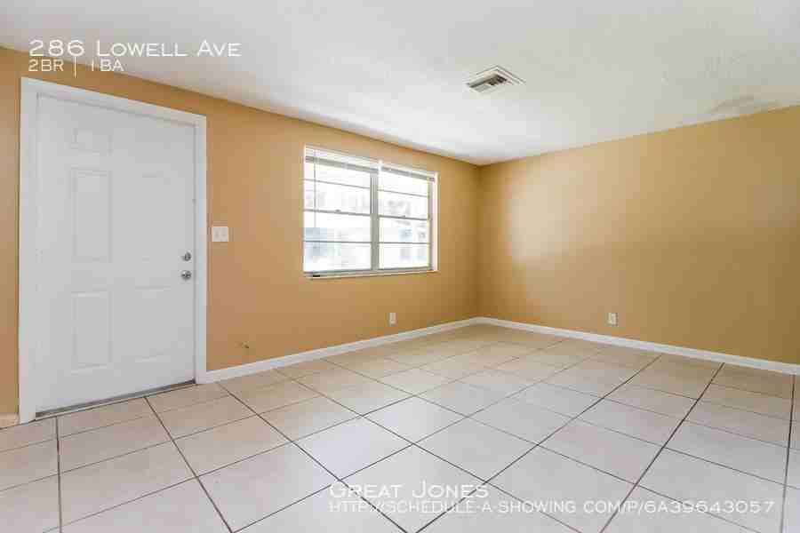 286 Lowell Ave - Photo 2 of 15