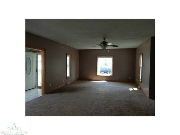 210 W Sycamore St - Photo 2 of 4