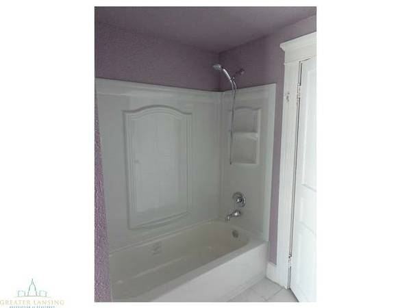 210 W Sycamore St - Photo 3 of 4