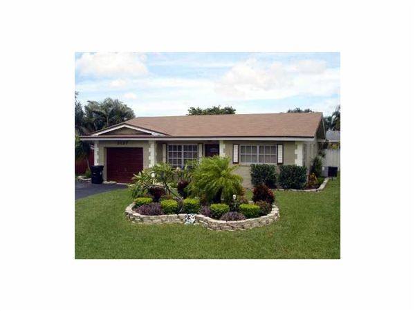 3127 NW 68th Ct - Photo 2 of 2