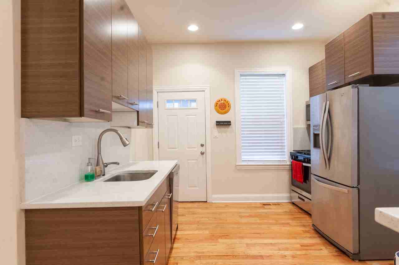 1021-23 N Leavitt Street - Photo 2 of 18