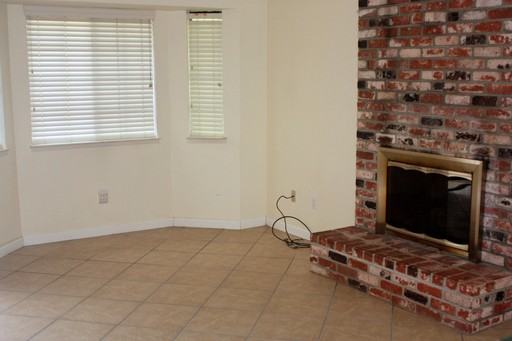 18836 Walden St - Photo 3 of 11