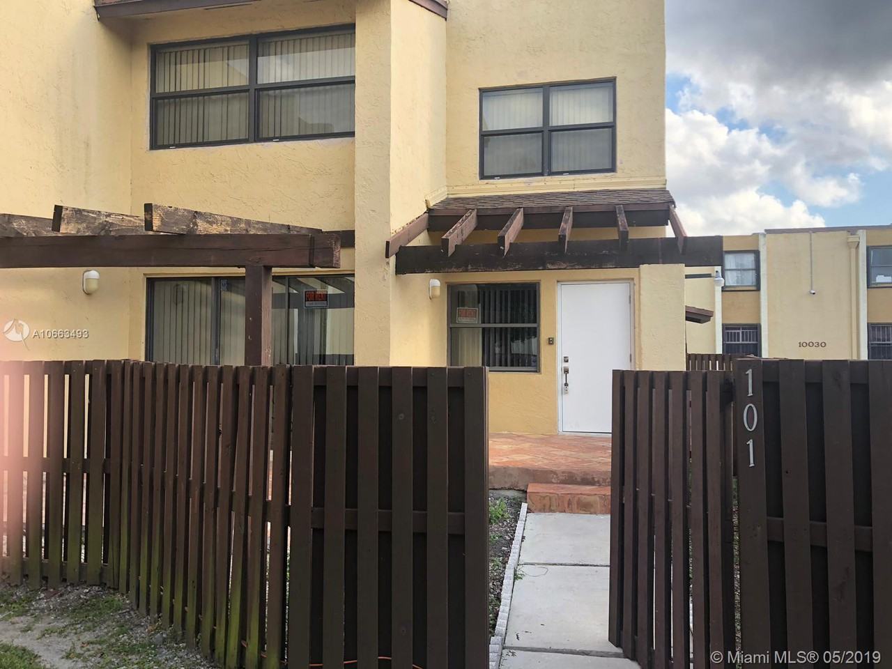 10020 nw 9 st - Photo 3 of 6