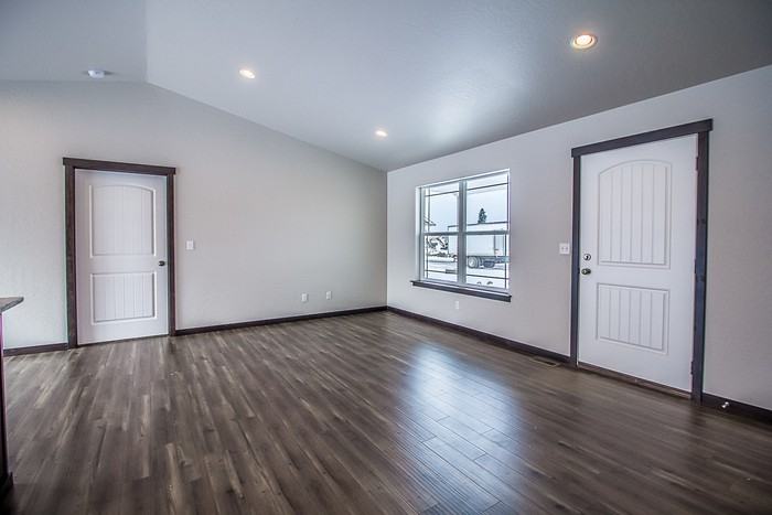 1474 E Yellowstone Ave - Photo 2 of 12