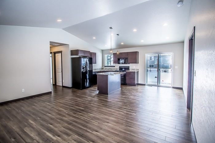 1474 E Yellowstone Ave - Photo 3 of 12