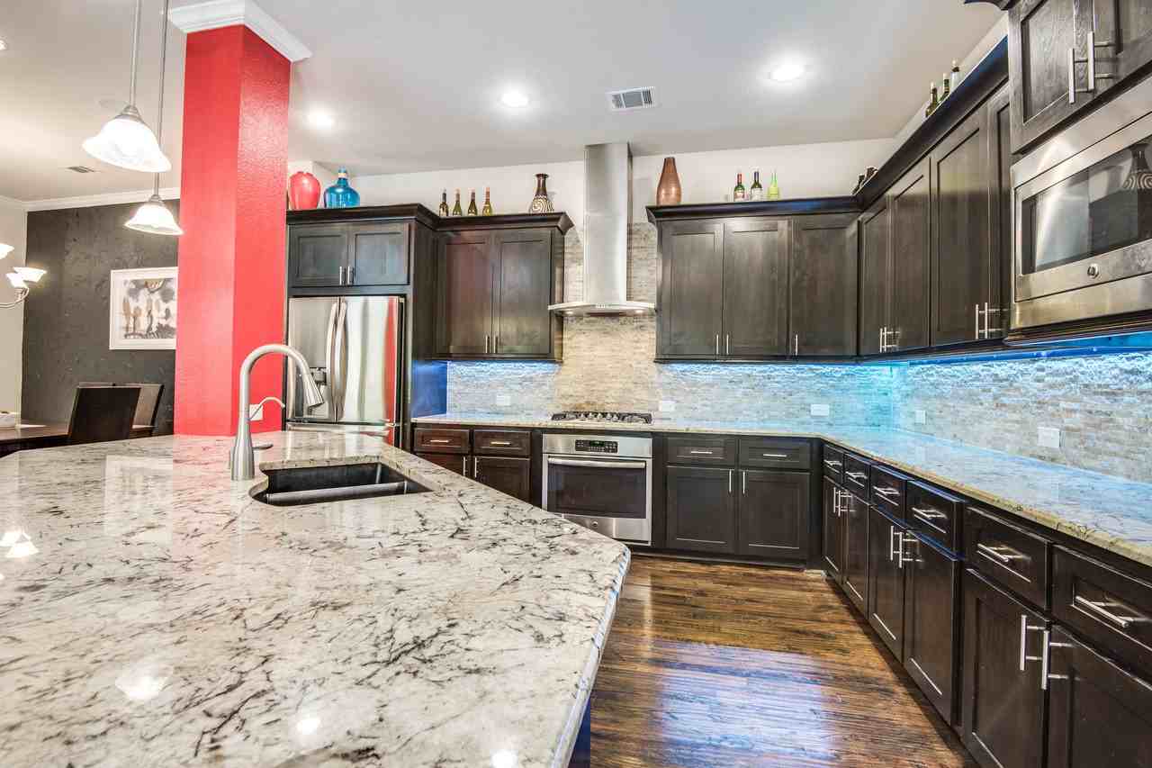 6723 DeLeon St - Photo 3 of 18
