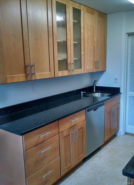 499 N Broadway #4b - Photo 3 of 10