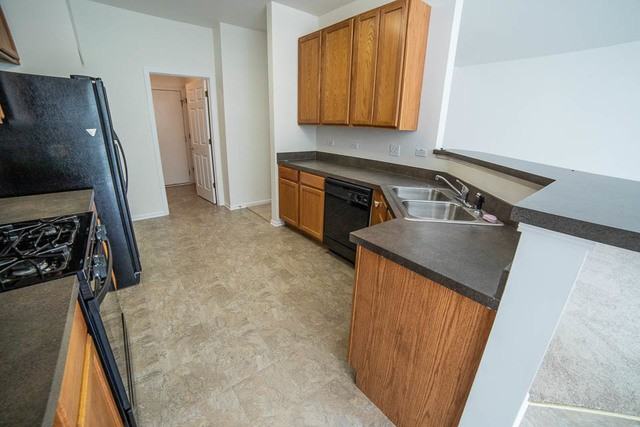 418 Shadow Creek Dr - Photo 3 of 15