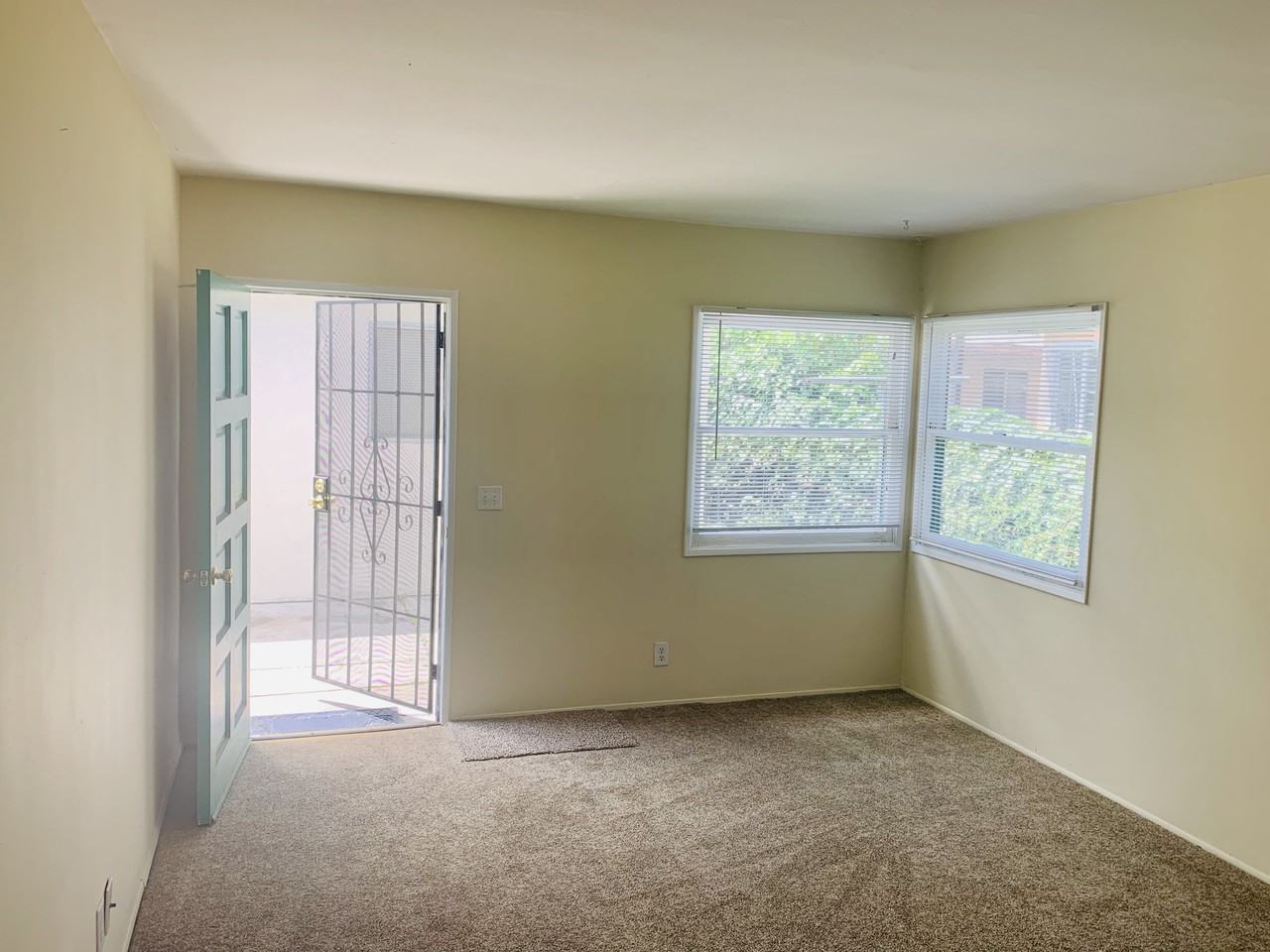 4467 Tuttle St - Photo 2 of 8