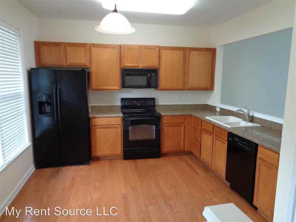 3037 Deerborne Ct - Photo 2 of 9