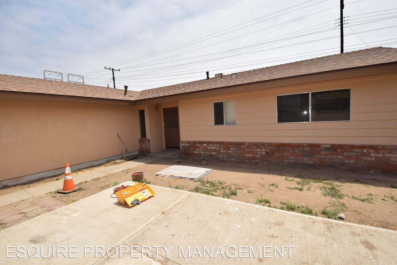 2130 Sanford St - Photo 2 of 13