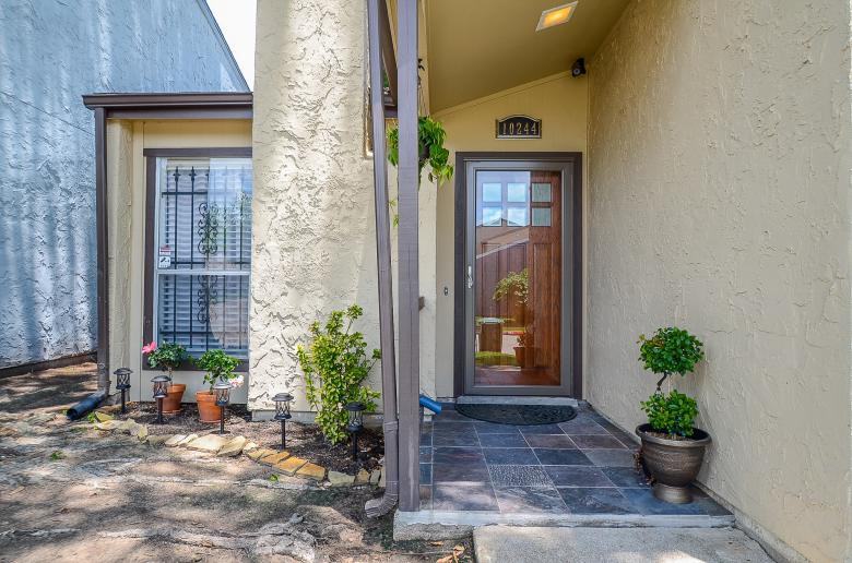 10244 Bridgeland Ln - Photo 3 of 31