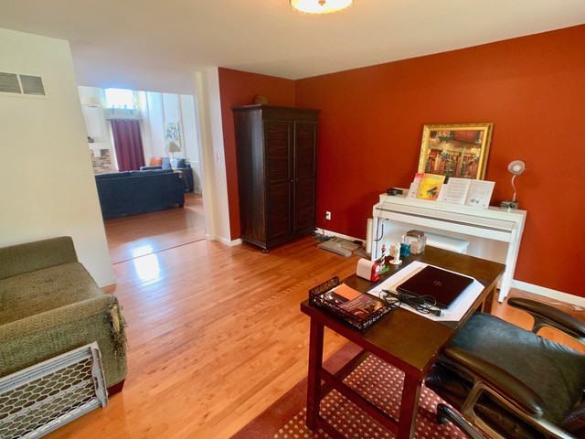 1710 Lynkirk Ln - Photo 3 of 19