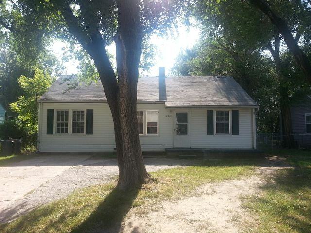 2210 N Kansas St - Photo 2 of 2