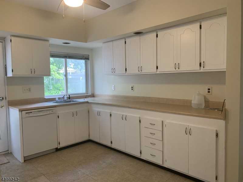 340 Hobart Ave - Photo 3 of 12