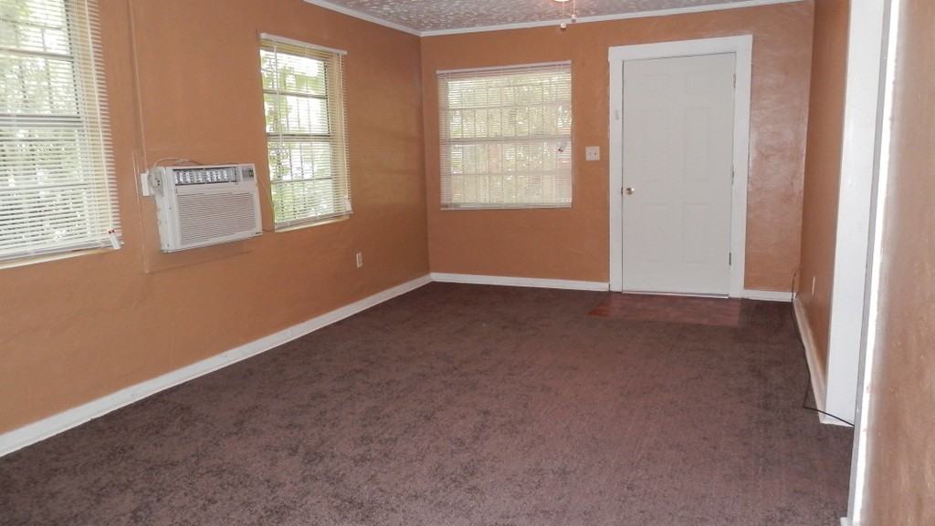 2622 E 27th Ave - Photo 3 of 11