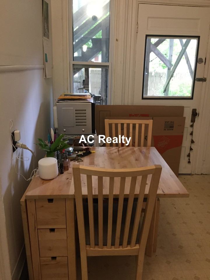 1 Evergreen Square - Photo 2 of 9