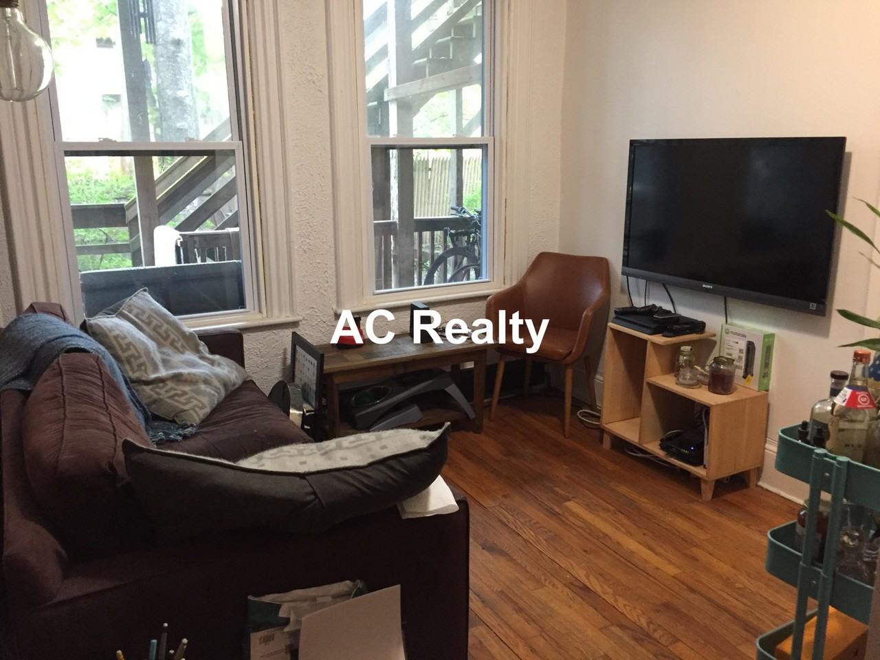 1 Evergreen Square - Photo 3 of 9