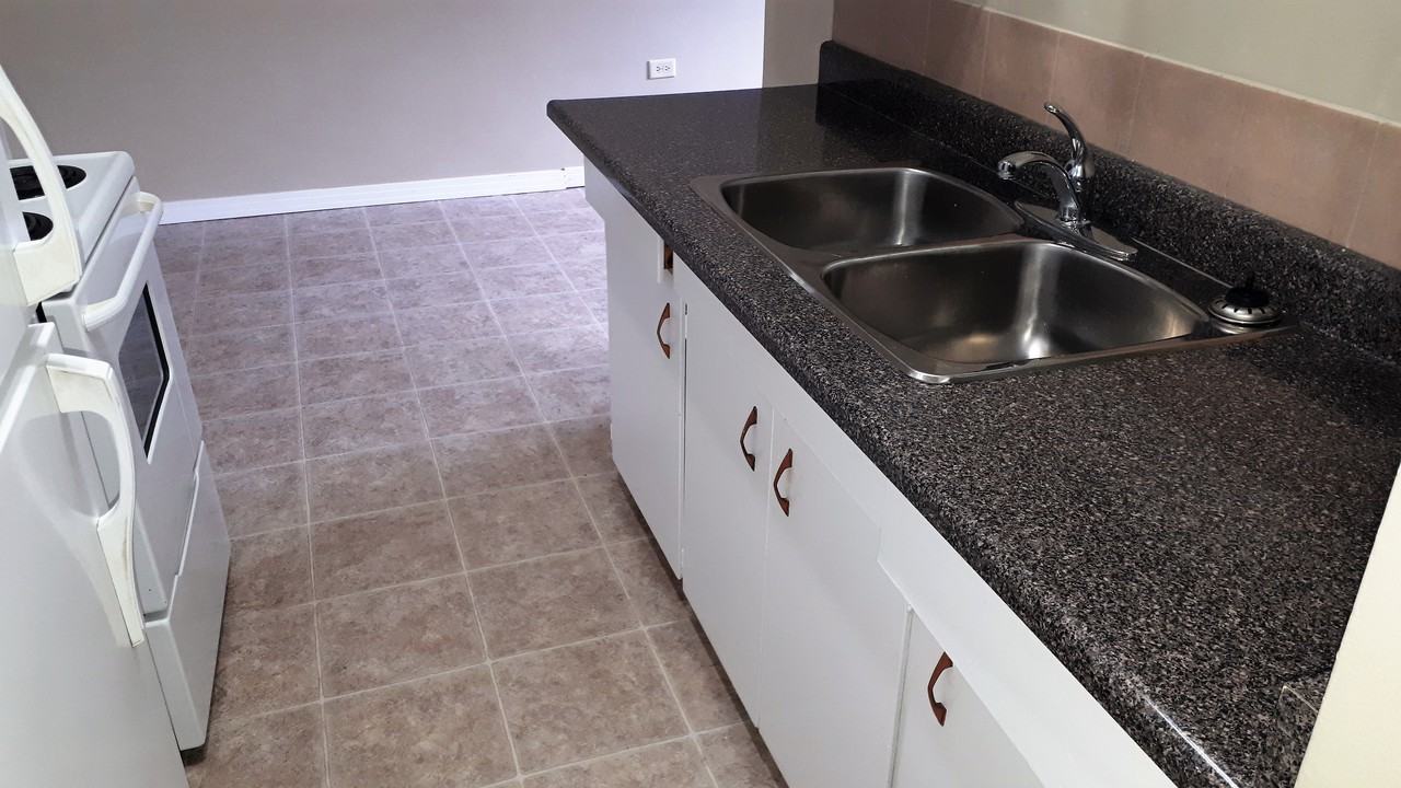 11010 53 Avenue - Photo 2 of 9