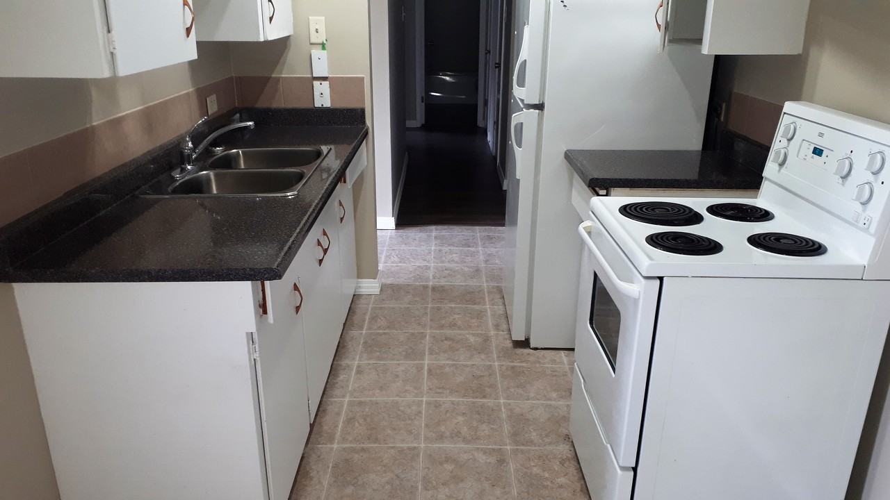 11010 53 Avenue - Photo 3 of 9