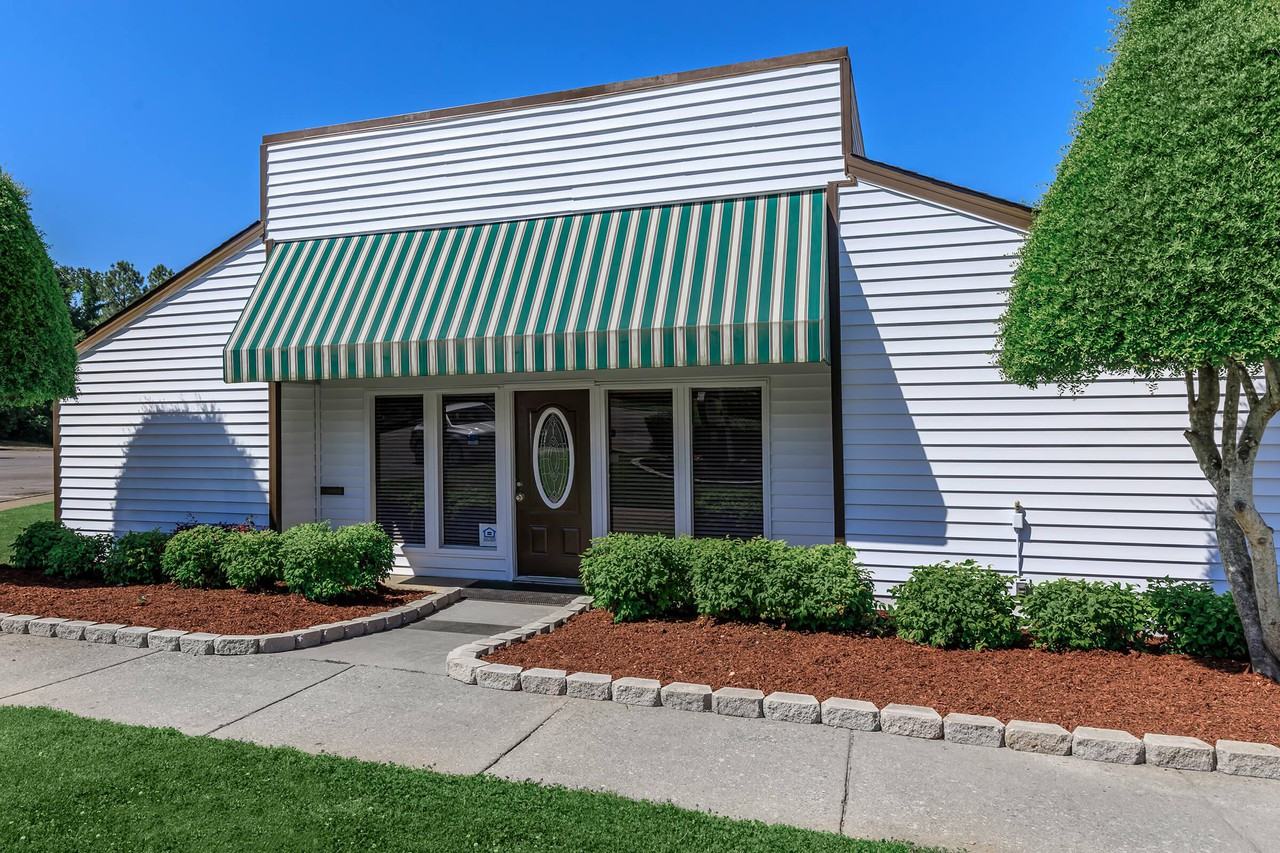 The Summit at Valley Heights Apartments 5000 Summertree Dr, North