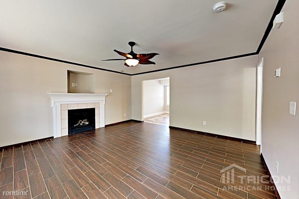 816 Anchor Way NE - Photo 3 of 9