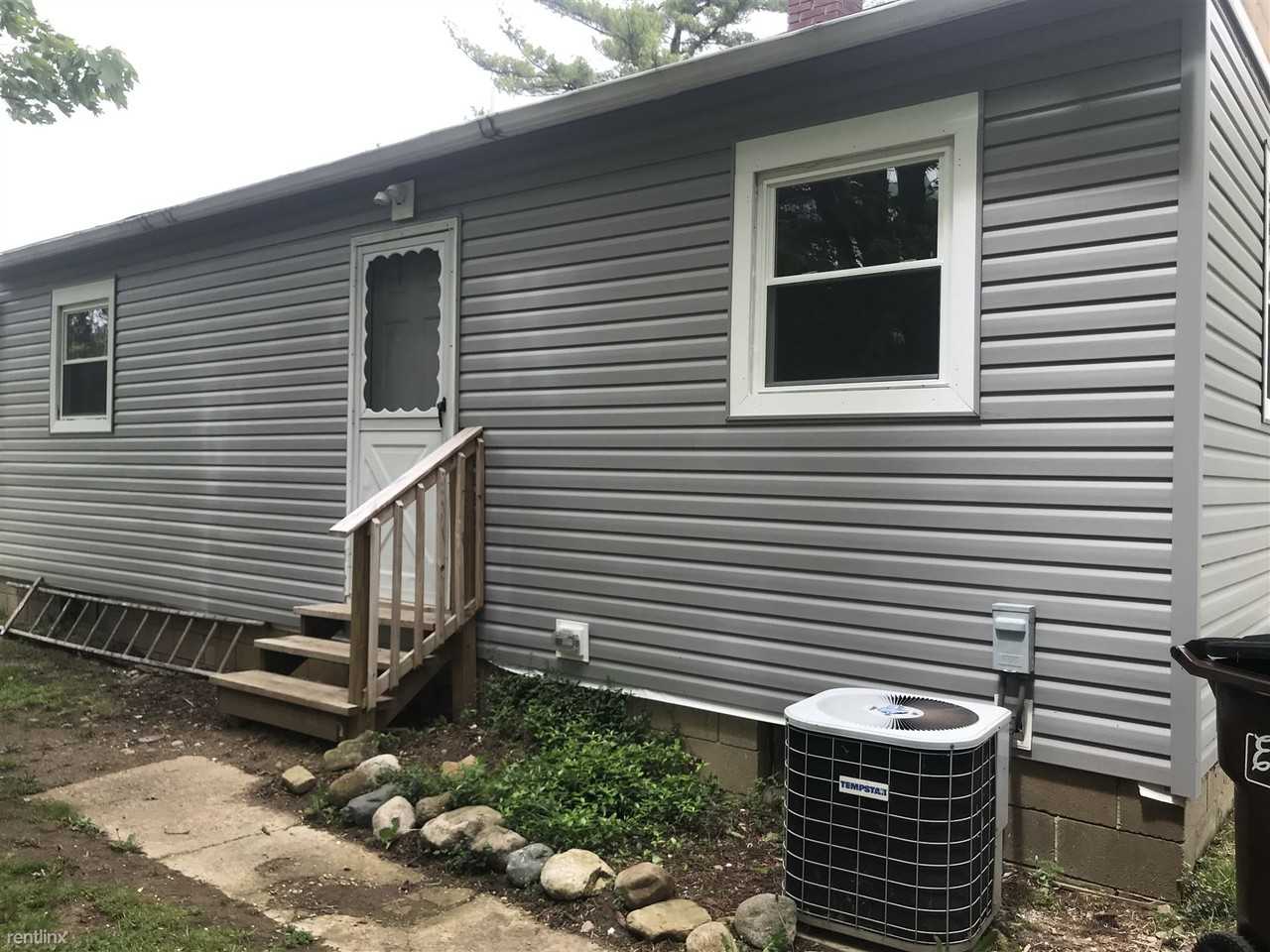 407 Richard St - Photo 2 of 11