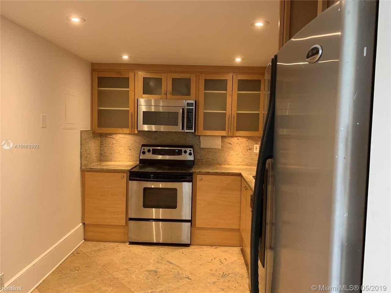 780NE 69th St - Photo 3 of 26