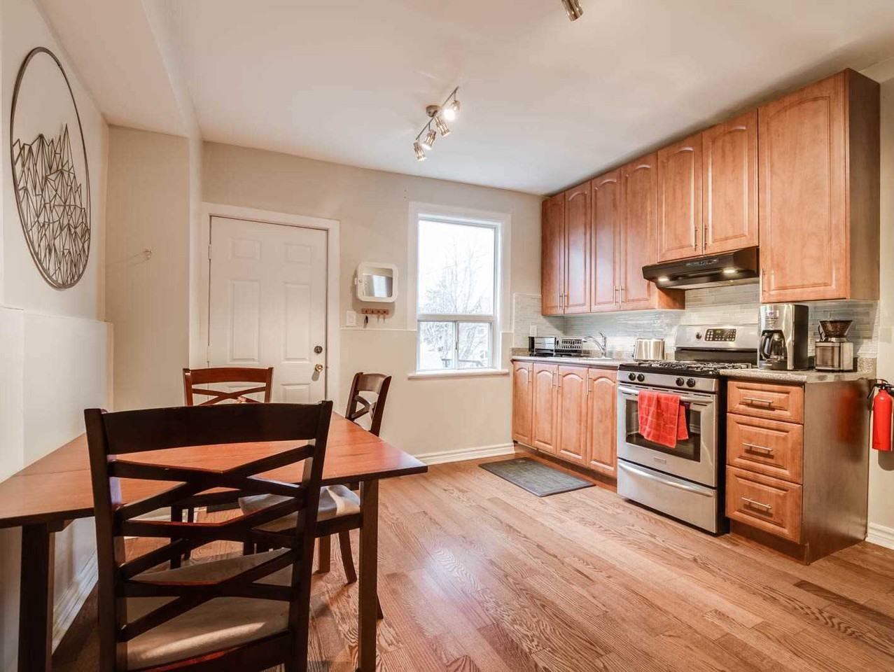 90 Rowntree Avenue - Photo 3 of 12