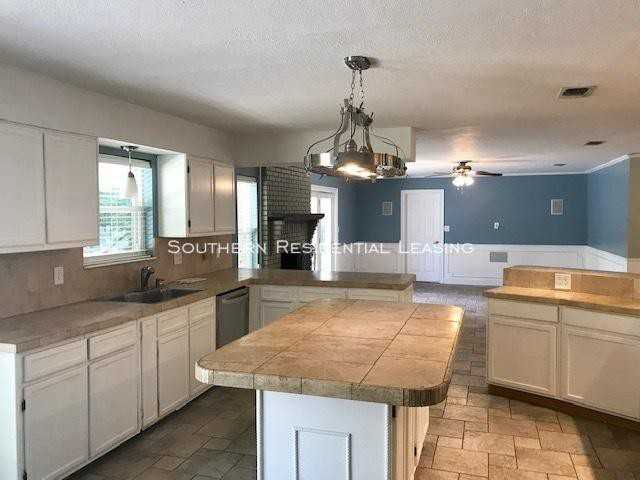 36 Country Club Dr E - Photo 3 of 28