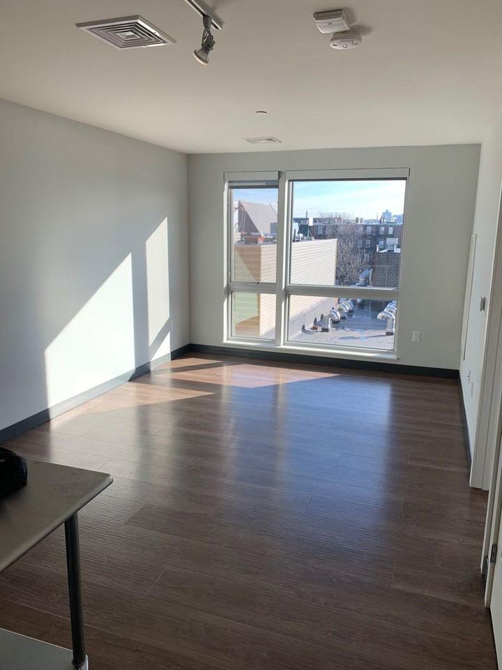 162 Border St - Photo 3 of 4