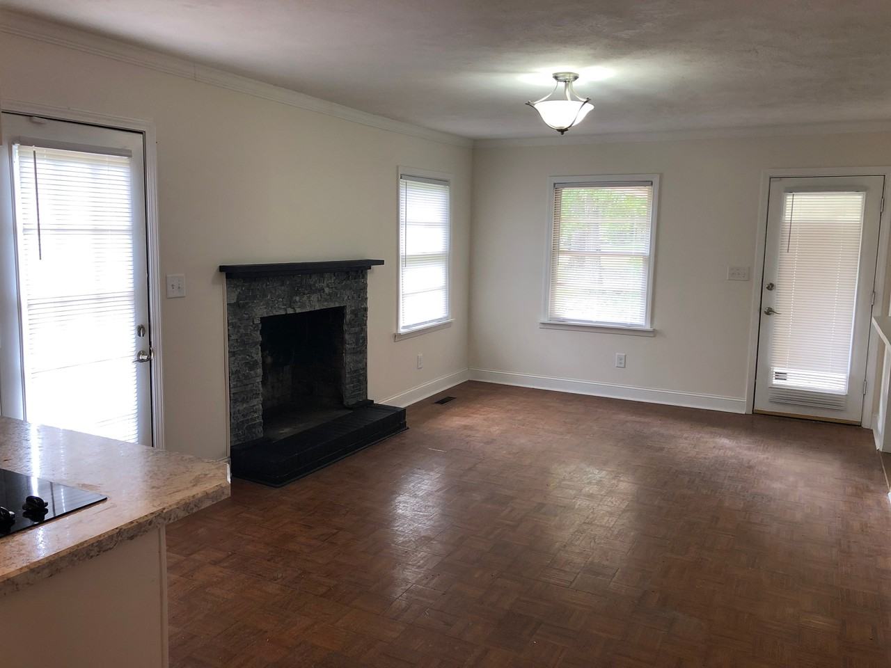 128 Woodlynn Dr - Photo 3 of 18