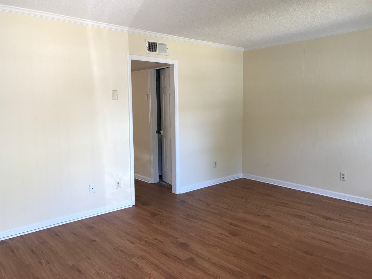 122 Drake St - Photo 3 of 8