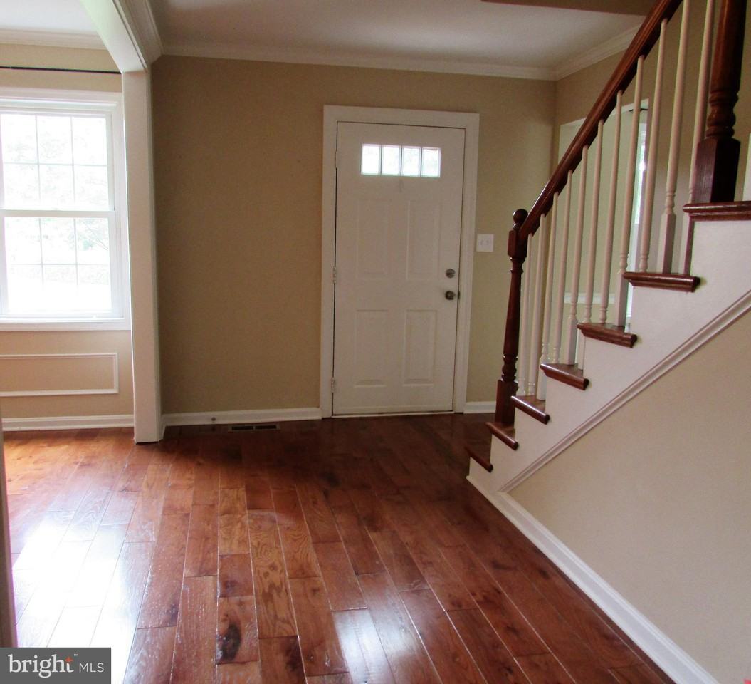 2113 Matthew Ln - Photo 2 of 32