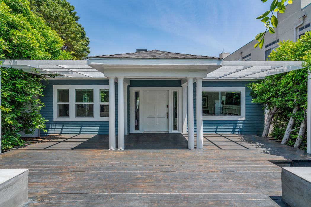 1312 N Fairfax Ave - Photo 2 of 33