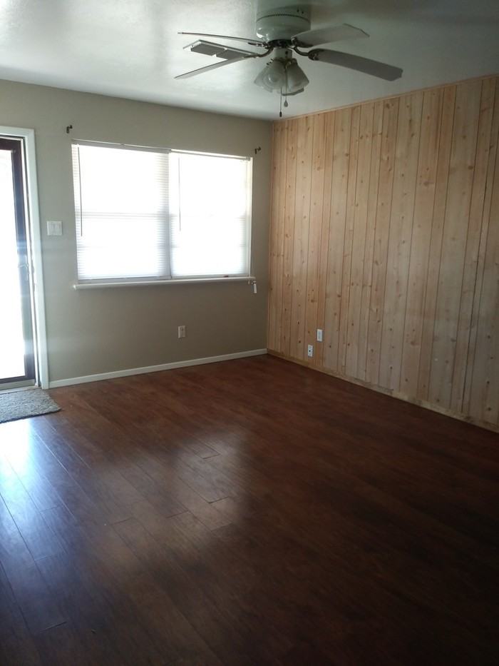 305 Circle Dr - Photo 2 of 15