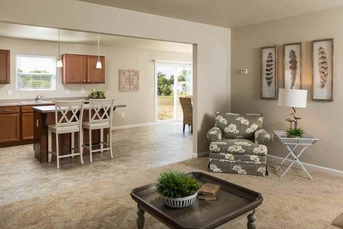 2110 Sagebrush St - Photo 3 of 22