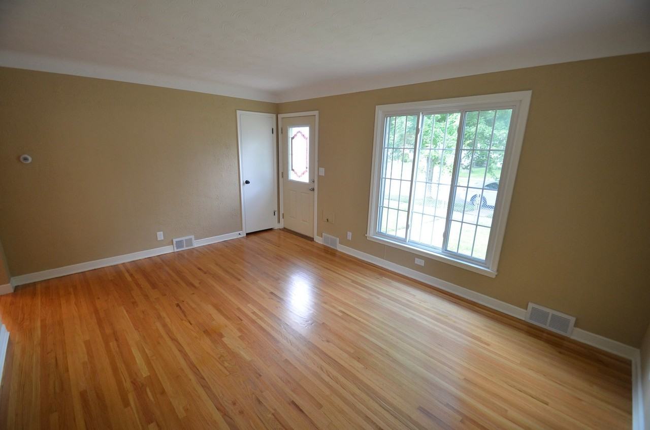 2150 Nokomis Ave - Photo 2 of 5