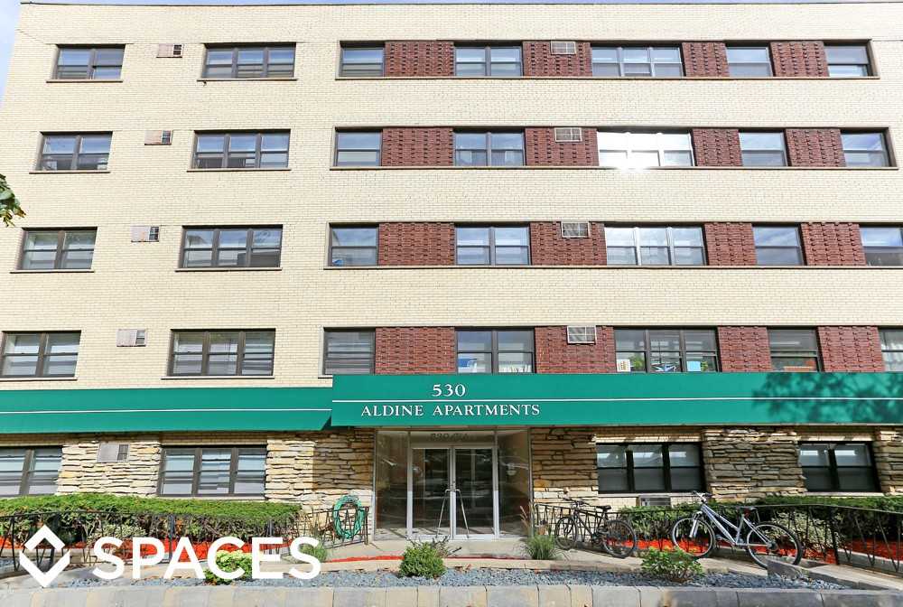 530 W Aldine Ave - Photo 3 of 10