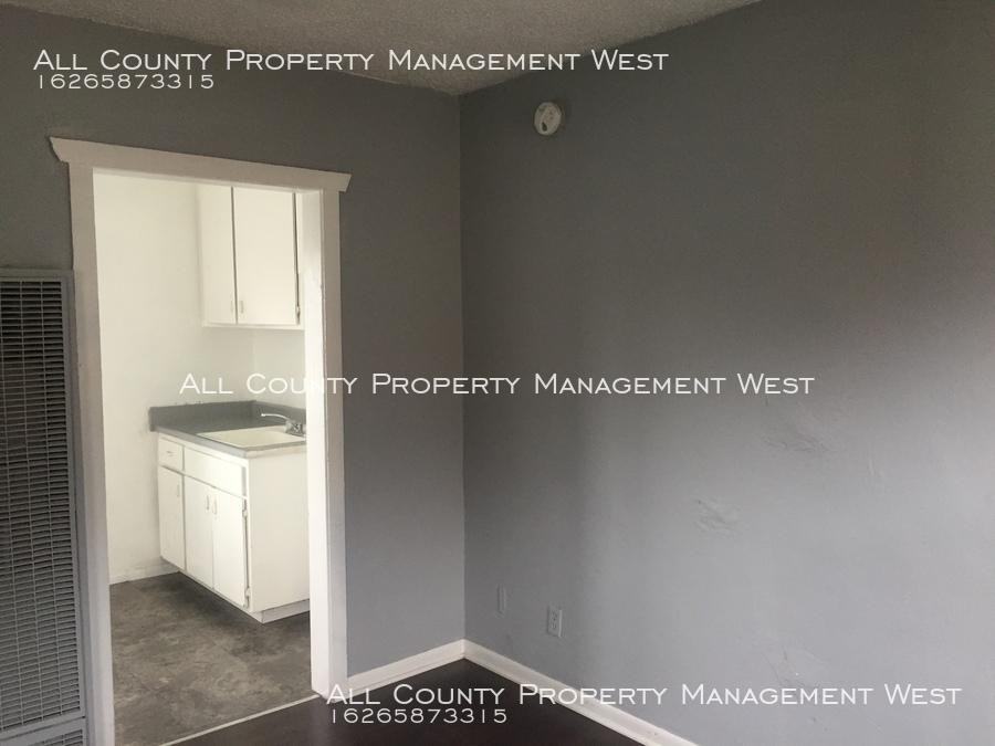 5929 1/2 S Figueroa St - Photo 3 of 9