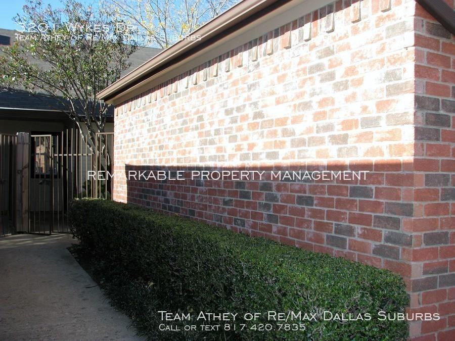 3201 Wykes Dr - Photo 3 of 19