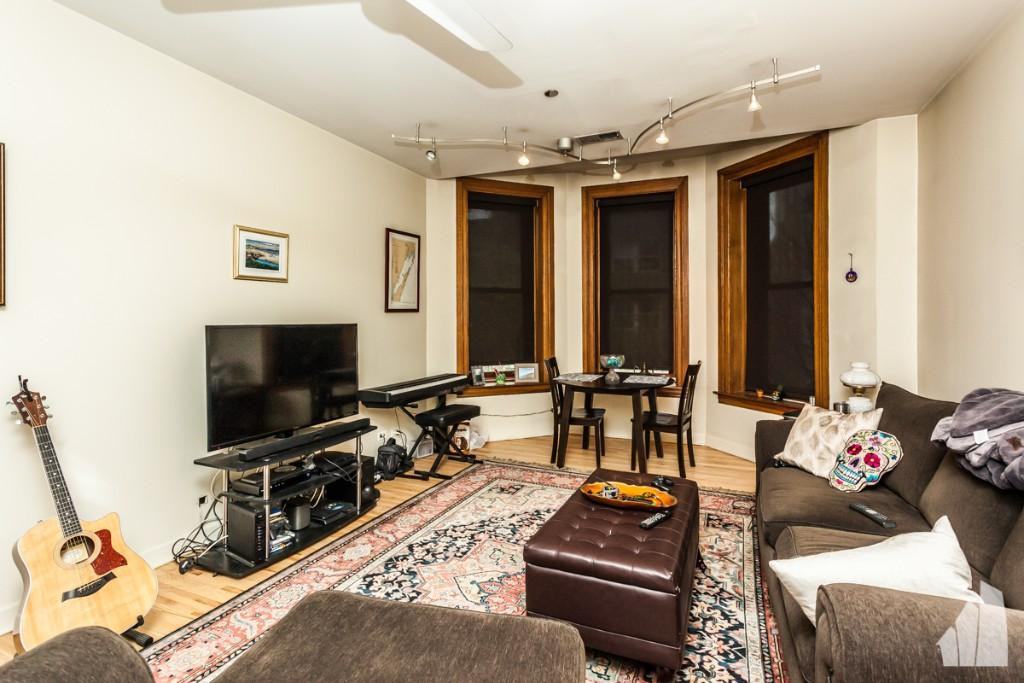 550 W Surf St - Photo 2 of 12