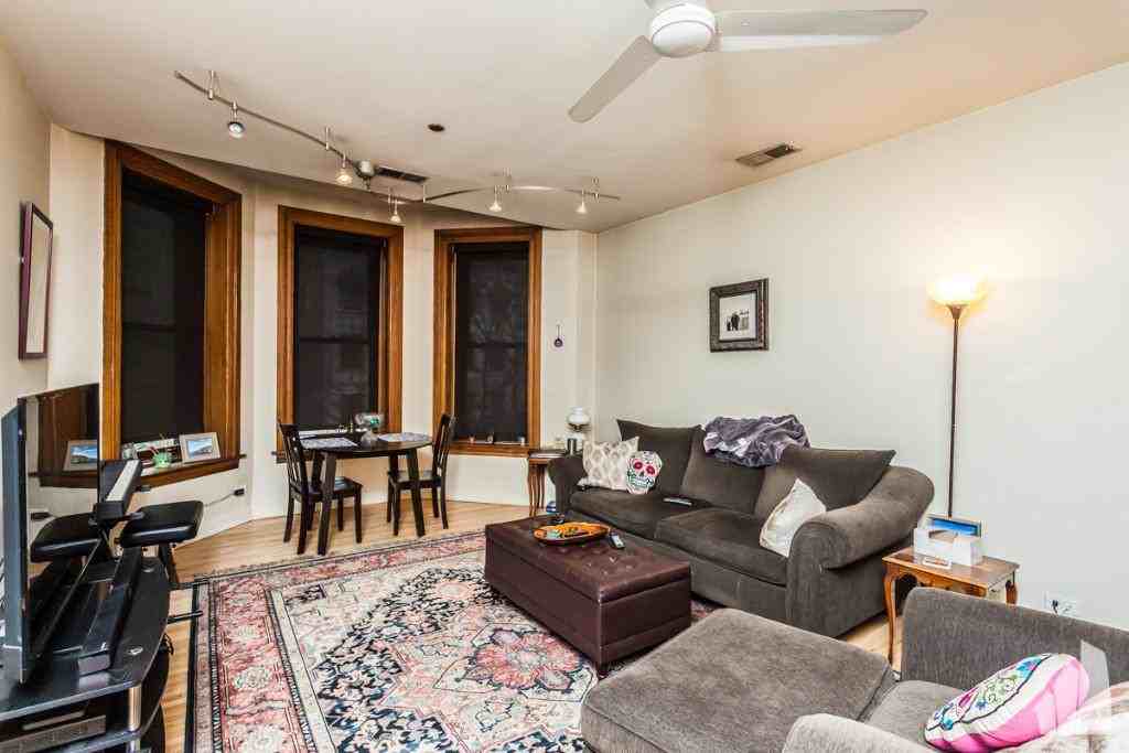 550 W Surf St - Photo 3 of 12