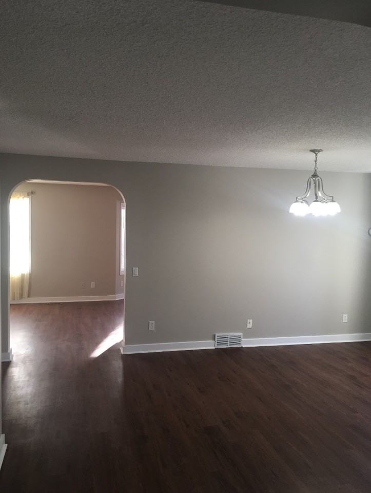 824 113a St NW - Photo 3 of 21