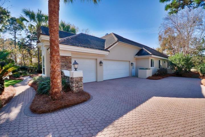 412 Commodore Point - Photo 3 of 10