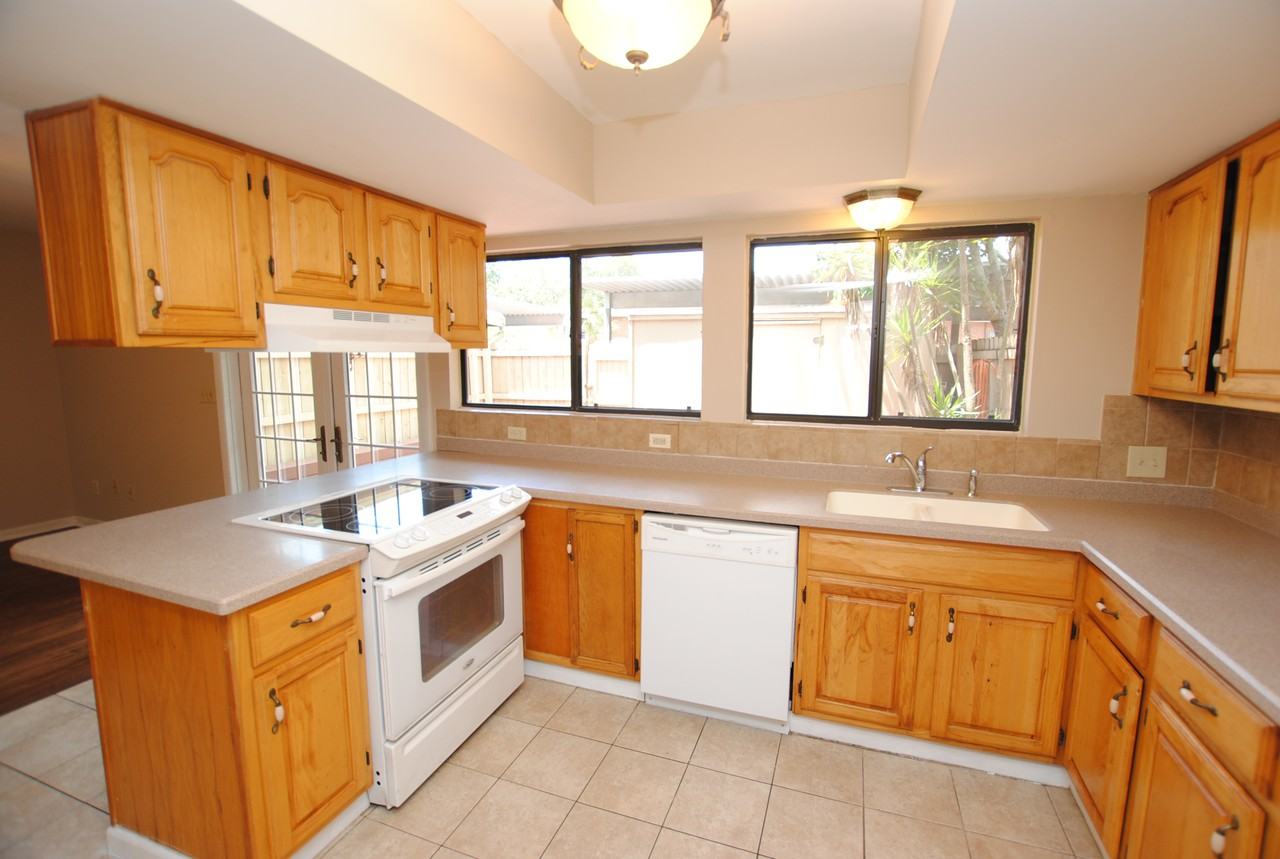 8159 Sutton Pl N - Photo 2 of 31